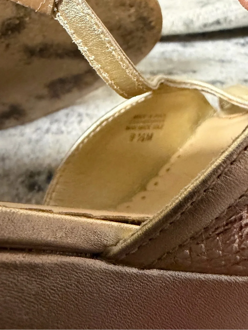 Lilly Pulitzer Metallic Gold T-Strap Wedge Sandals sz 9.5